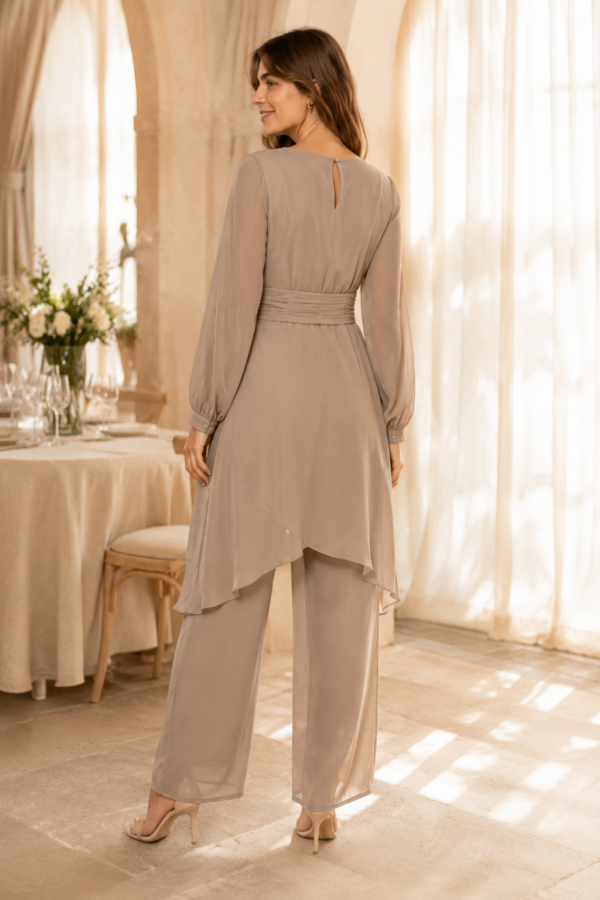 Pearl 42 tunic set back or construction